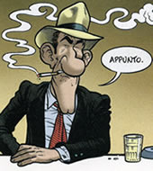Leo Pulp fuma al tavolo di un bar